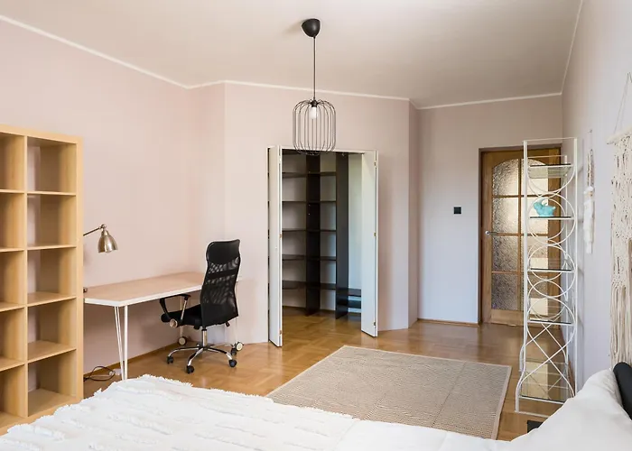 Praga Poludnie Spacious Apartment