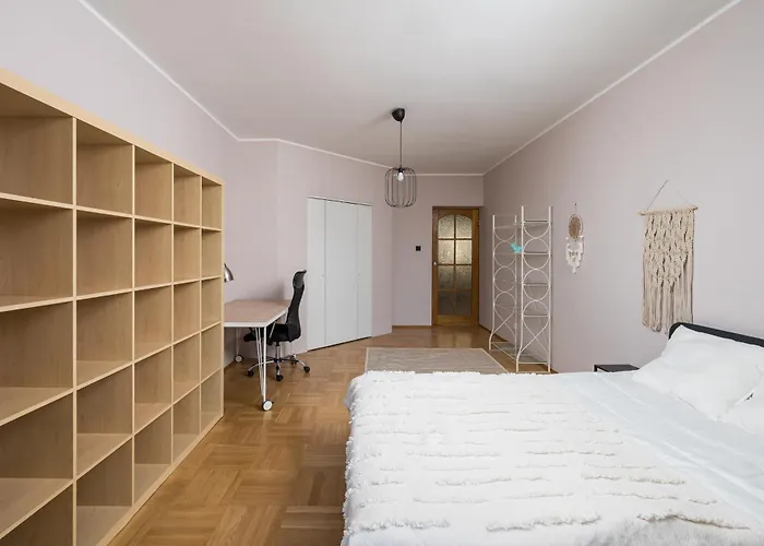 Praga Poludnie Spacious Apartment